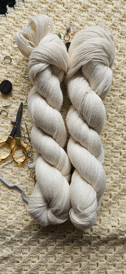 Ufarvet Alpaka Silk Lace