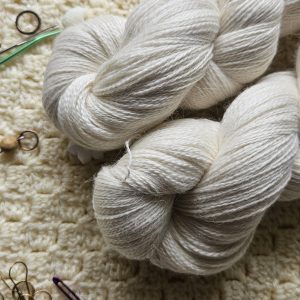 Ufarvet CashSilk Lace