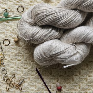 Ufarvet LinBoo 4ply